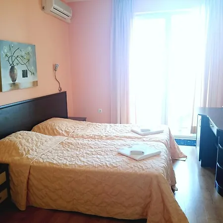 Bona Dea Club Hotel 2*